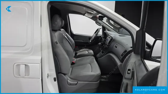 HYUNDAI STAREX 3-SEATER VAN