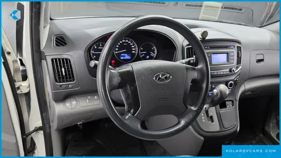 HYUNDAI STAREX 3-SEATER VAN