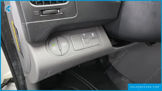 HYUNDAI STAREX 3-SEATER VAN