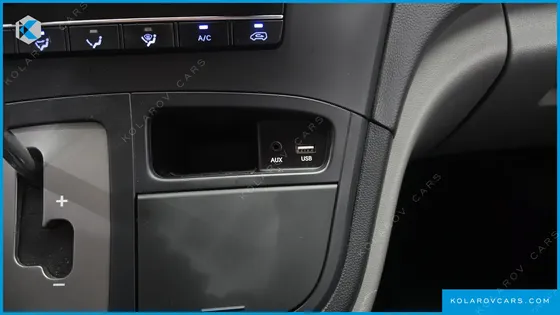 HYUNDAI STAREX 3-SEATER VAN