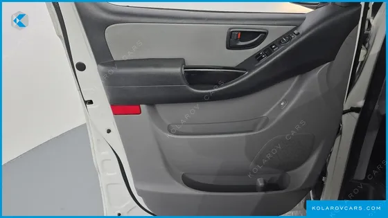 HYUNDAI STAREX 3-SEATER VAN