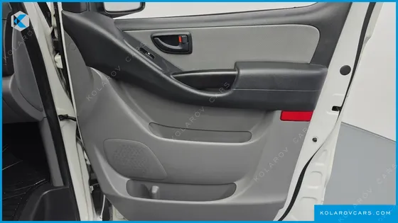 HYUNDAI STAREX 3-SEATER VAN