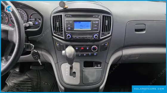 HYUNDAI STAREX 3-SEATER VAN