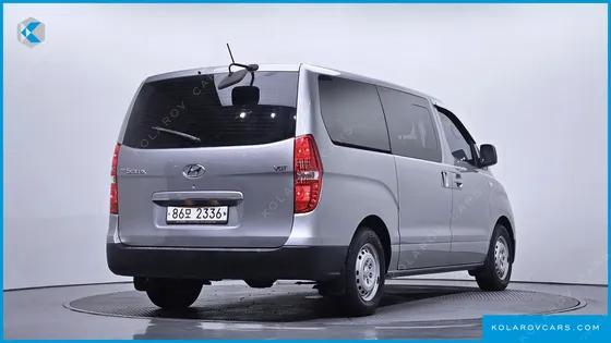 HYUNDAI STAREX 5-SEATER VAN