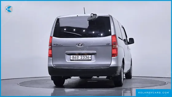 HYUNDAI STAREX 5-SEATER VAN