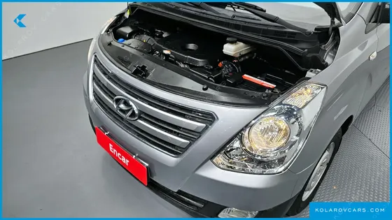 HYUNDAI STAREX 5-SEATER VAN