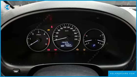 HYUNDAI STAREX 5-SEATER VAN