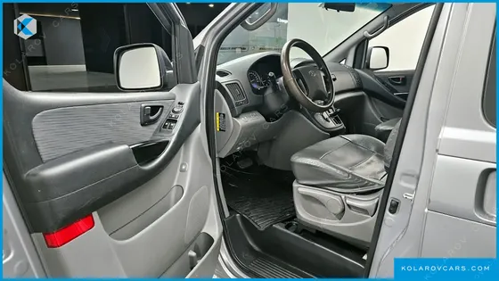 HYUNDAI STAREX 5-SEATER VAN