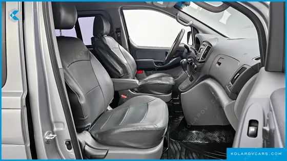 HYUNDAI STAREX 5-SEATER VAN