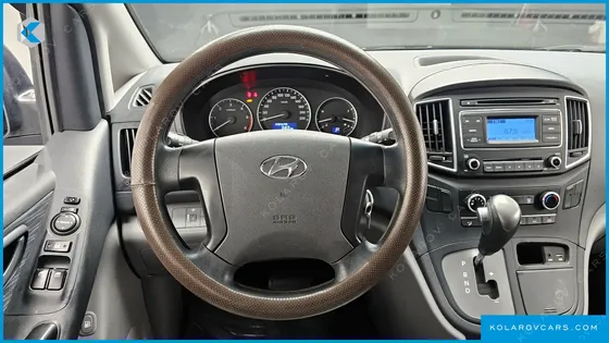 HYUNDAI STAREX 5-SEATER VAN