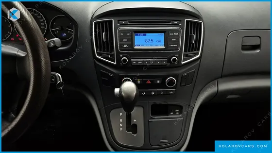 HYUNDAI STAREX 5-SEATER VAN