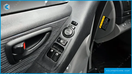 HYUNDAI STAREX 5-SEATER VAN