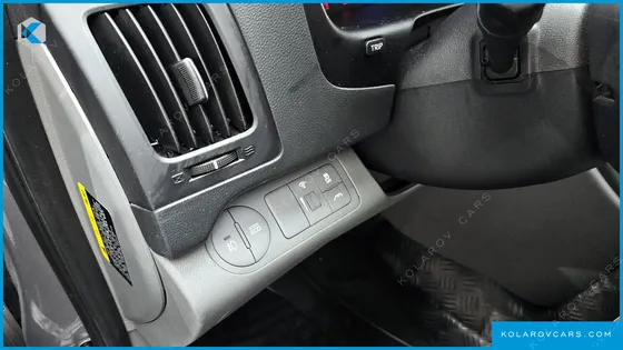 HYUNDAI STAREX 5-SEATER VAN
