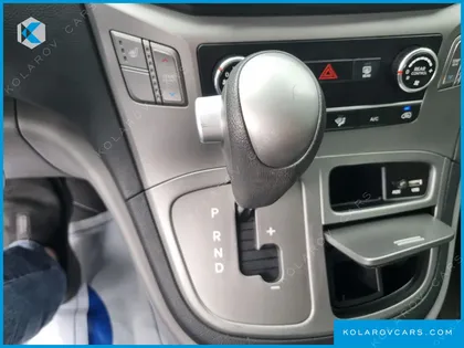 HYUNDAI STAREX 11-SEATER WAGON