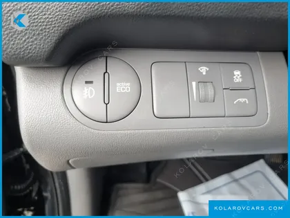 HYUNDAI STAREX 11-SEATER WAGON