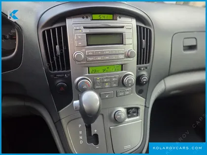 HYUNDAI STAREX 4WD 12-SEATER WAGON