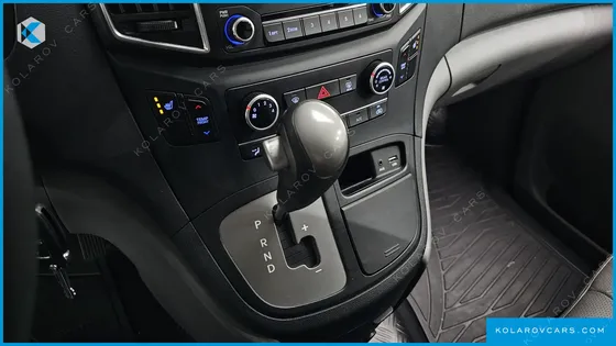 HYUNDAI STAREX 12-SEATER WAGON