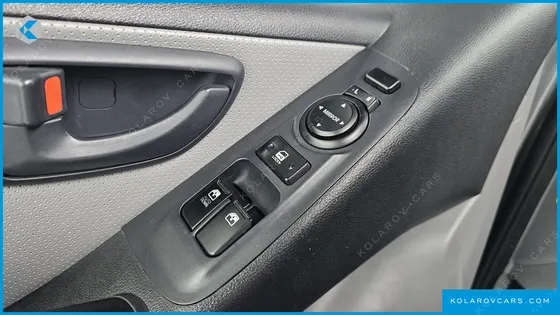 HYUNDAI STAREX 12-SEATER WAGON
