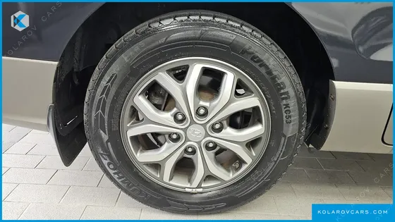 HYUNDAI STAREX 11-SEATER WAGON