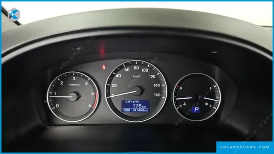 HYUNDAI STAREX 11-SEATER WAGON