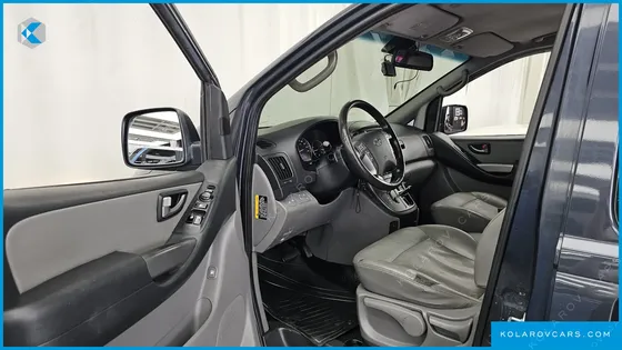 HYUNDAI STAREX 11-SEATER WAGON
