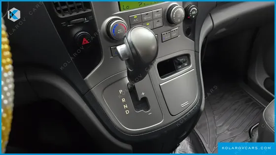 HYUNDAI STAREX 11-SEATER WAGON HVX