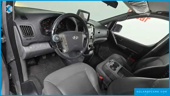 HYUNDAI STAREX 3-SEATER VAN