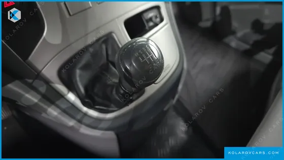 HYUNDAI STAREX 3-SEATER VAN