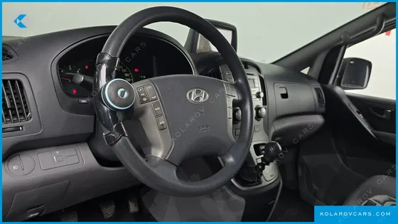 HYUNDAI STAREX 3-SEATER VAN