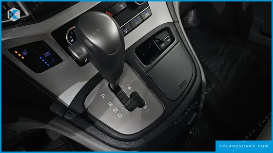 HYUNDAI STAREX 12-SEATER WAGON