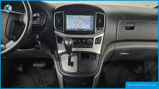 HYUNDAI STAREX 12-SEATER WAGON