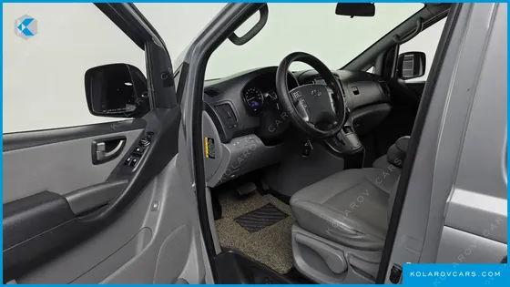 HYUNDAI STAREX 12-SEATER WAGON