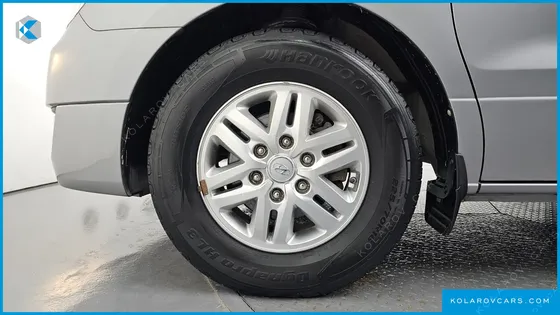 HYUNDAI STAREX 5-SEATER VAN