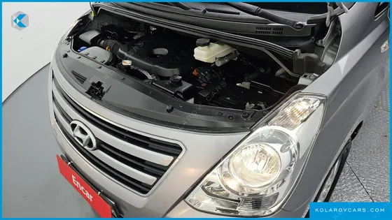 HYUNDAI STAREX 5-SEATER VAN