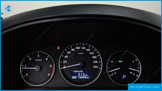 HYUNDAI STAREX 5-SEATER VAN