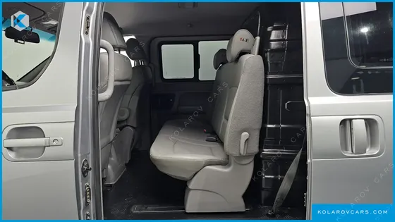 HYUNDAI STAREX 5-SEATER VAN