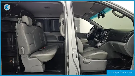 HYUNDAI STAREX 5-SEATER VAN
