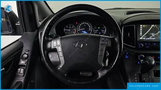 HYUNDAI STAREX 5-SEATER VAN