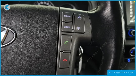 HYUNDAI STAREX 5-SEATER VAN