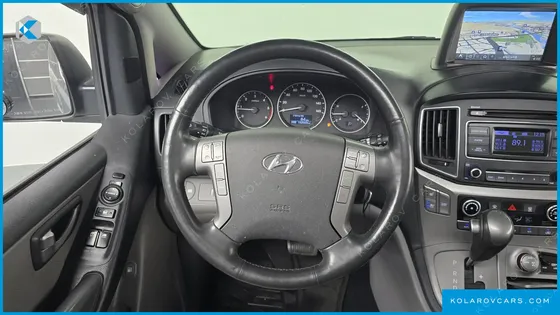 HYUNDAI STAREX 4WD 11-SEATER WAGON