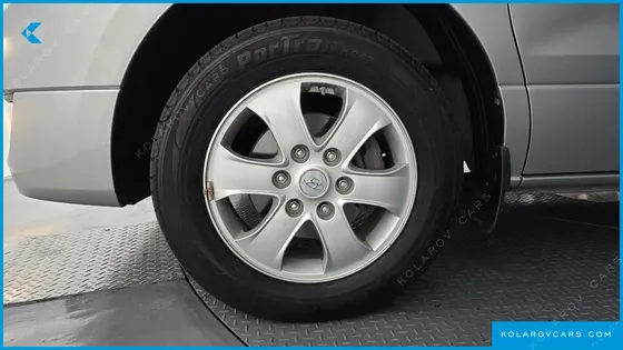 HYUNDAI STAREX 4WD 12-SEATER WAGON