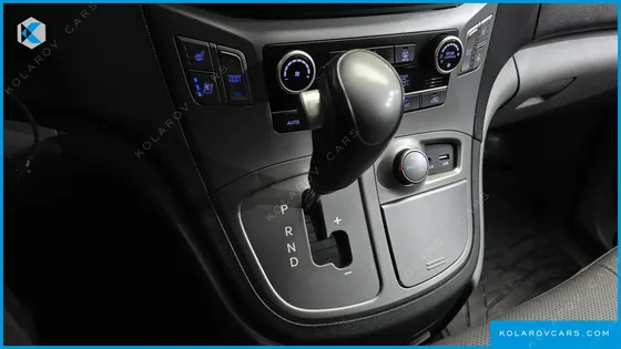 HYUNDAI STAREX 4WD 12-SEATER WAGON