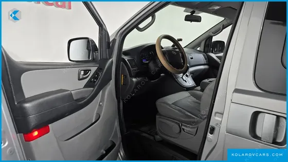 HYUNDAI STAREX 4WD 12-SEATER WAGON