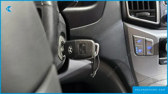 HYUNDAI STAREX 4WD 12-SEATER WAGON