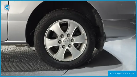 HYUNDAI STAREX 4WD 12-SEATER WAGON