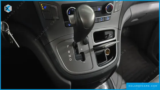 HYUNDAI STAREX 3-SEATER VAN