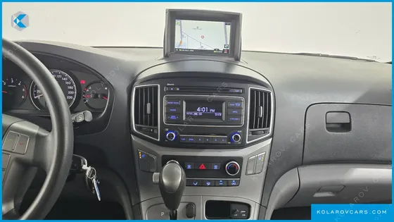 HYUNDAI STAREX 3-SEATER VAN