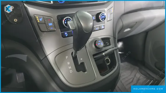 HYUNDAI STAREX 4WD 12-SEATER WAGON
