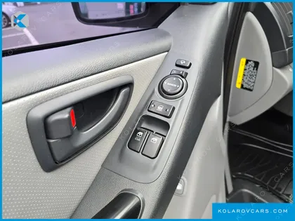 HYUNDAI STAREX 12-SEATER WAGON