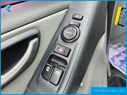 HYUNDAI STAREX 4WD 12-SEATER WAGON